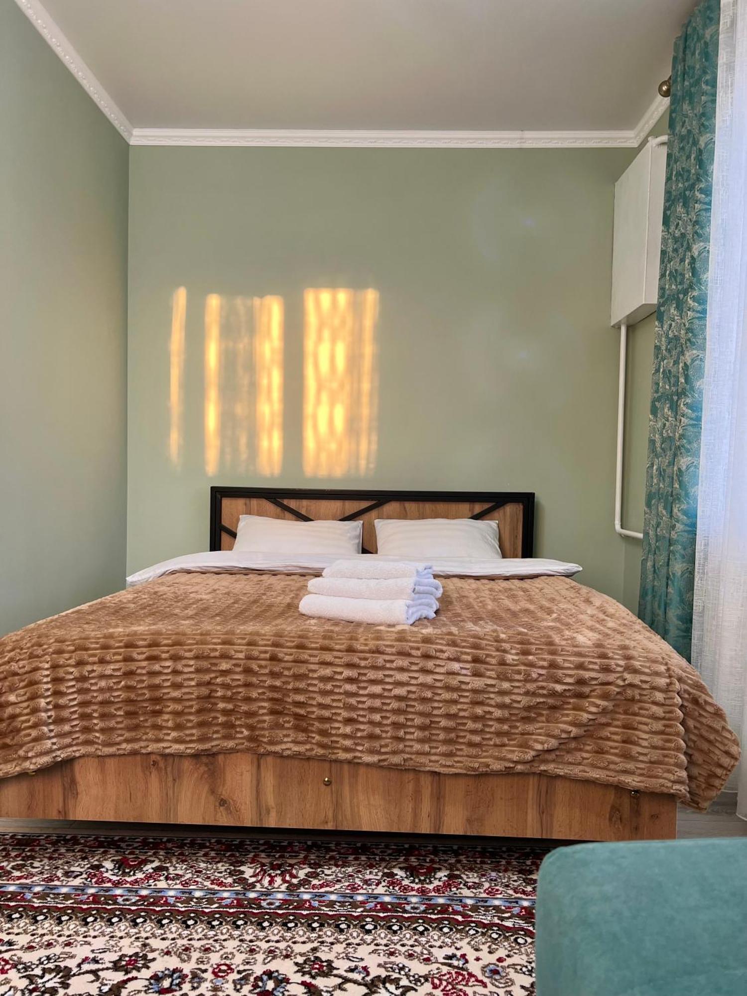 Maral Guesthouse Karakol Exterior photo
